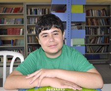 Projeto desenvolvido por três alunos do Colégio Estadual Arlindo Carvalho de Amorim, de Curitiba, foi classificado entre os cinco melhores do mundo na competição tecnológica Space Apps Challenge, também conhecida como Hackathon, promovida pela agência espacial norte-americana. 
