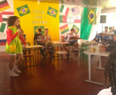 Pesquisa e apresentação tiveram como objetivo identificar e conhecer os povos que contribuíram para a formação da identidade cultural do Brasil.