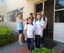 Doações serão destinadas à confecção de perucas para pessoas que estão em tratamento. O projeto “Doar não dói” é realizado na escola por seis alunos com coordenação dos professores, equipe pedagógica e direção do colégio. 
