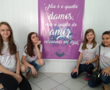 Doações serão destinadas à confecção de perucas para pessoas que estão em tratamento. O projeto “Doar não dói” é realizado na escola por seis alunos com coordenação dos professores, equipe pedagógica e direção do colégio. 