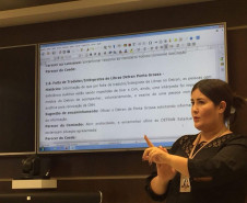 Os centros são espaços dedicados à capacitação de profissionais da área, como tradutores e intérpretes de Língua Brasileira de Sinais (Libras) e professores bilíngues surdos e ouvintes.