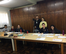 Os centros são espaços dedicados à capacitação de profissionais da área, como tradutores e intérpretes de Língua Brasileira de Sinais (Libras) e professores bilíngues surdos e ouvintes.