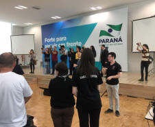 Os centros são espaços dedicados à capacitação de profissionais da área, como tradutores e intérpretes de Língua Brasileira de Sinais (Libras) e professores bilíngues surdos e ouvintes.