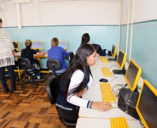 As inscrições para os Exames da Educação de Jovens e Adultos (EJA) Online da Secretaria da Educação do Paraná terminam nesta terça-feira (13). Interessados devem procurar o estabelecimento de ensino credenciado mais próximo, levando original e fotocópia de documento de identificação.