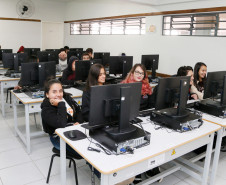 Está disponível a classificação final do Processo Seletivo Simplificado (PSS) da Secretaria da Educação do Paraná para contratação de profissionais que atuarão nas escolas da rede estadual em 2019. Ao todo se inscreveram 225.615 pessoas, em três editais diferentes.