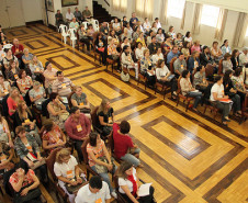 Curso capacita 120 participantes das regionais sobre processos administrativos e de sindicância. Houve ainda homenagem ao pintor Theodoro de Bona.