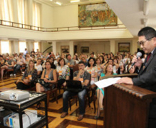 Curso capacita 120 participantes das regionais sobre processos administrativos e de sindicância. Houve ainda homenagem ao pintor Theodoro de Bona.