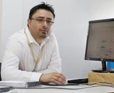 Secretaria Estadual de Educação do Paraná; O Diretoria de Políticas e Tecnologias Educacionais (DPTE) Eziquiel Menta mostra o sistema @ escola com parceria com o google. 07-02-18. Foto: Hedeson Alves