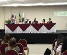 Documento será a referência para a reorganização dos currículos no Paraná acrescentando o contexto paranaense às definições da Base Nacional Comum Curricular. 
