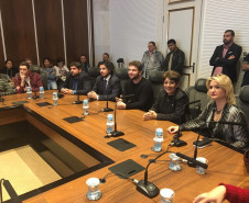 Autores dos 32 projetos de lei selecionados entre todos os alunos participantes do Paraná estão usufruindo do prêmio concedido aos finalistas do programa. 