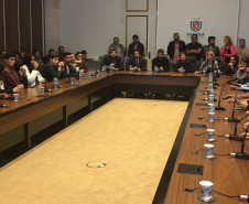 Autores dos 32 projetos de lei selecionados entre todos os alunos participantes do Paraná estão usufruindo do prêmio concedido aos finalistas do programa. 