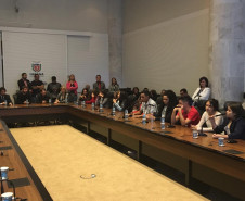 Autores dos 32 projetos de lei selecionados entre todos os alunos participantes do Paraná estão usufruindo do prêmio concedido aos finalistas do programa. 