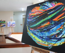 A Secretaria de Estado da Educação inaugurou nesta sexta-feira (23) a exposição Ero Ere Mulheres Artistas. A coletânea, que conta com 23 trabalhos distribuídos pela sede da Secretaria, em Curitiba, ficará aberta ao público e funcionários até o dia 18 de dezembro.  -  Curitiba, 23/11/2018   -  FOto: Fernando de Jesus/SEED