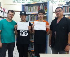 Participação dos alunos em concursos do literários acontece todos os anos sob a orientação do professor de Língua Portuguesa com incentivo da direção da escola.