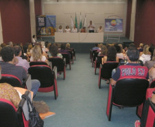 130 professores ingressantes no PDE, turma 2012, do Núcleo Regional de Educação de Cascavel participaram da aula inaugural na última segunda-feira (27).