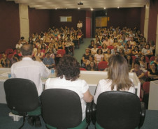 130 professores ingressantes no PDE, turma 2012, do Núcleo Regional de Educação de Cascavel participaram da aula inaugural na última segunda-feira (27).