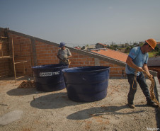 As obras do novo prédio do Colégio Estadual Arca&#770;ngelo Nandi, em Santa Terezinha do Itaipu, Oeste do Paraná, estão sendo fiscalizadas de uma maneira diferente. Familiares, professores, funcionários e alunos acompanham o andamento da construção, fazem relatórios e observações. Os resultados são compartilhados pelas redes sociais. 