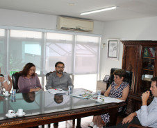 A secretária estadual da Educação, Lucia Cortez, e o futuro secretário Renato Feder, receberam nesta terça-feira a direção da App Sindicato. O objetivo do encontro foi integrar o novo titular da pasta sobre as demandas da categoria.