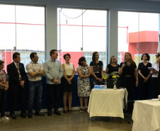 A secretária estadual da Educação, Lucia Cortez, inaugurou na tarde desta quarta-feira (12) o Centro de Francisco Beltrão, que vai funcionar no Colégio Estadual Dr. Eduardo Virmond Suplicy. No local serão atendidos os Núcleos Regionais de Educação de Dois Vizinhos, Francisco Beltrão, Laranjeiras do Sul e Pato Branco, com uma população de 4.534 pessoas surdas.
