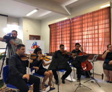 Em Umuarama, O CAS ficará situado no Colégio Estadual Prof. Paulo A. Tomazinho, responsável pelo atendimento dos NREs de Campo Mourão, Cianorte, Goioerê, Loanda, Paranavaí e Umuarama, com uma população de 2.244 pessoas surdas.