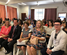 Em Umuarama, O CAS ficará situado no Colégio Estadual Prof. Paulo A. Tomazinho, responsável pelo atendimento dos NREs de Campo Mourão, Cianorte, Goioerê, Loanda, Paranavaí e Umuarama, com uma população de 2.244 pessoas surdas.