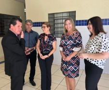 Em Umuarama, O CAS ficará situado no Colégio Estadual Prof. Paulo A. Tomazinho, responsável pelo atendimento dos NREs de Campo Mourão, Cianorte, Goioerê, Loanda, Paranavaí e Umuarama, com uma população de 2.244 pessoas surdas.
