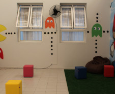 Escola Estadual de Educação Especial Lucy Requião agora conta com um espaço lúdico para atividades pedagógicas interativas e uma parede de escalada. Nesta sexta-feira (14), os estudantes do colégio interpretaram uma Cantata de Natal, que marca o final do ano letivo. 