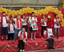 Escola Estadual de Educação Especial Lucy Requião agora conta com um espaço lúdico para atividades pedagógicas interativas e uma parede de escalada. Nesta sexta-feira (14), os estudantes do colégio interpretaram uma Cantata de Natal, que marca o final do ano letivo. 