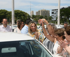 A governadora Cida Borghetti entregou nesta terça-feira (18) 28 veículos para complementar a frota dos Núcleos Regionais da Educação (NRE) e reforçar o trabalho diário dos profissionais que precisam se deslocar até as 2.150 escolas estaduais. Na mesma solenidade foram entregues motos e vans para a Polícia Militar. -  Curitiba, 18/12/2018  -  Foto: Orlando Kissner/ANPr
