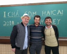 Alunos participam de palestras sobre Haicai 