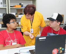 Além das oficinas ministradas pelos norte-americanos, também estão disponíveis mais de 18 cursos ministrados por universitários brasileiros e pela equipe de professores do Seed Lab.   