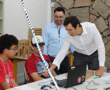 Além das oficinas ministradas pelos norte-americanos, também estão disponíveis mais de 18 cursos ministrados por universitários brasileiros e pela equipe de professores do Seed Lab.   