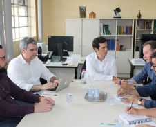 Atualmente, a distribuição ocorre em janeiro. Com a medida, os professores já saberão como ficará organizado seu próximo ano letivo antes de saírem de férias.