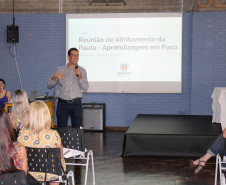 Na quarta-feira (16), os servidores vão participar das oficinas que serão replicadas no seminário. Serão trabalhadas seis oficinas temáticas: avaliação (diagnóstico), avaliação (plano de ação), liderança, hora atividade, tecnologia e inovação, e gestão de sala de aula.
