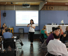 Na quarta-feira (16), os servidores vão participar das oficinas que serão replicadas no seminário. Serão trabalhadas seis oficinas temáticas: avaliação (diagnóstico), avaliação (plano de ação), liderança, hora atividade, tecnologia e inovação, e gestão de sala de aula.
