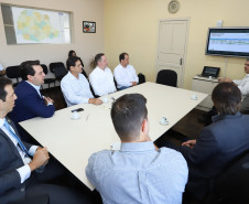 O governador Carlos Massa Ratinho Junior, acompanhou a apresentação das diretrizes de trabalho da nova gestão para a Educação, em encontro com o secretário Renato Feder e funcionários da Secretaria de Educação e do Esporte.Curitiba, 17-01-19.Foto: Foto: Rodrigo Félix Leal