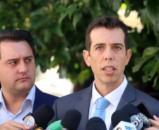 O governador Carlos Massa Ratinho Junior, acompanhou a apresentação das diretrizes de trabalho da nova gestão para a Educação, em encontro com o secretário Renato Feder e funcionários da Secretaria de Educação e do Esporte.Curitiba, 17-01-19.Foto: Foto: Rodrigo Félix Leal