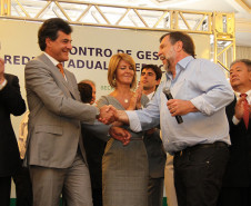 O governador Beto Richa anunciou nesta segunda-feira (05/03) que o governo estadual enviará na próxima semana uma mensagem para a Assembleia Legislativa propondo a ampliação das gratificações dos gestores das escolas da rede estadual de ensino e das Associações de Pais e Amigos dos Excepcionais (Apaes).