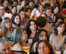 O encontro na capital faz parte do programa de pós-graduação em gestão escolar ofertado pela Secretaria da Educação em parceria com o Instituto Federal do Paraná (IFPR). 