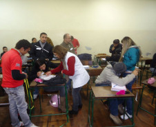 Colégio Estadual José Bonifácio, de Paranaguá, realiza oficinas para estimular alunos dos cursos técnicos à pesquisa, além do conhecimento profissional.