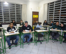 Colégio Estadual José Bonifácio, de Paranaguá, realiza oficinas para estimular alunos dos cursos técnicos à pesquisa, além do conhecimento profissional.