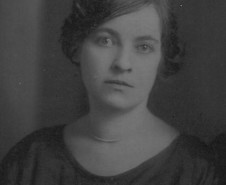 Secretaria homenageia mulheres que marcaram a história da educação e todas as que, hoje, tornam a nossa rede possível. Na foto a ex-educadora Isabel Lopes Santos Souza.