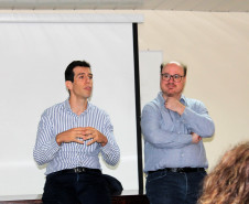 Servidores discutiram experiências internacionais e em outros estados relacionadas aos avanços das políticas educacionais e mecanismos para melhorar a educação no Brasil.