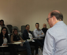 Servidores discutiram experiências internacionais e em outros estados relacionadas aos avanços das políticas educacionais e mecanismos para melhorar a educação no Brasil.