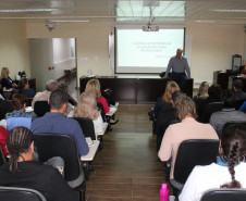 Servidores discutiram experiências internacionais e em outros estados relacionadas aos avanços das políticas educacionais e mecanismos para melhorar a educação no Brasil.