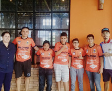 Projeto é coordenado pela funcionária em parceria com uma rede de voluntários formada por ex-alunos, professores, ex-professores e membros da comunidade escolar.