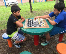 Projeto é coordenado pela funcionária em parceria com uma rede de voluntários formada por ex-alunos, professores, ex-professores e membros da comunidade escolar.