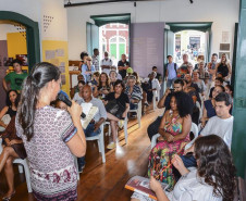 Obra pode ser trabalhada em sala de aula por escolas das redes pública e particular, além de universidades, que podem utilizar o conteúdo em todas as disciplinas para complementar o currículo pedagógico.