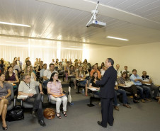 Os 32 NREs estiveram presentes nos dias 07 e 08 de março no encontro promovido pela Coordenação de Apoio Financeiro à Rede Escolar (CAF), realizado na (SEED), para orientação quanto à gestão de recursos federais.