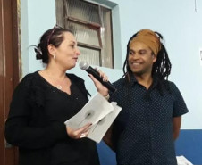 Atividades contribuíram para aproximar a escola dos alunos e combater a evasão escolar. Resultado final é uma exposição fotográfica, um livro e um documentário produzidos inteiramente pelos estudantes. Divulgação CE Emília Buzato.